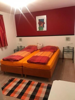 Low - Budget Room Anfang, Schwendau